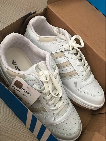 40 Beden beyaz Renk Adidas spor ayakkabı