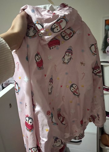 Kız Çocuk Pembe Baskılı Yağmurluk - Görsel 2