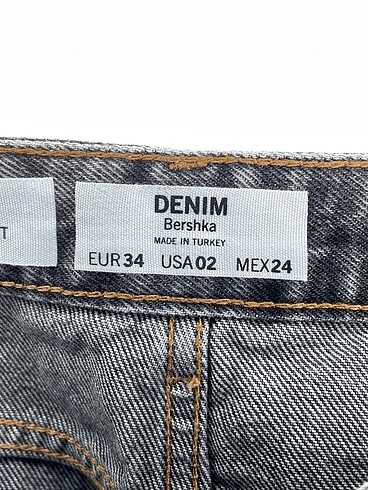 34 Beden gri Renk Bershka Mini Şort %70 İndirimli.