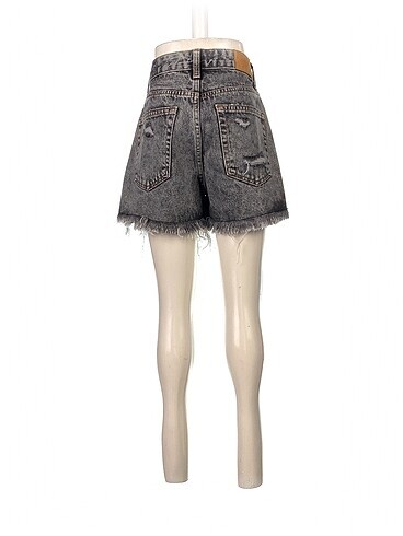34 Beden Bershka Mini Şort %70 İndirimli.