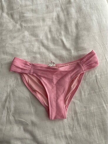 Pembe bikini altı