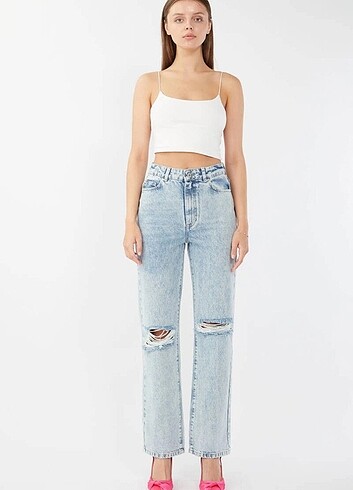 Yırtık detaylı Straight Jean kot pantolon