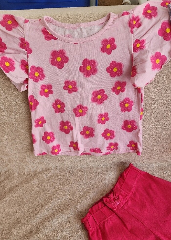 Tişört ve pantalon - Görsel 4