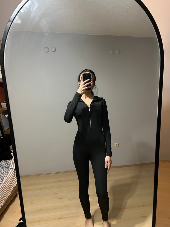 Kadın Siyah Yüksek Yakalı Uzun Kollu Tulum - Görsel 4