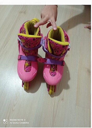 Barbie lisanslı kız çocuk paten