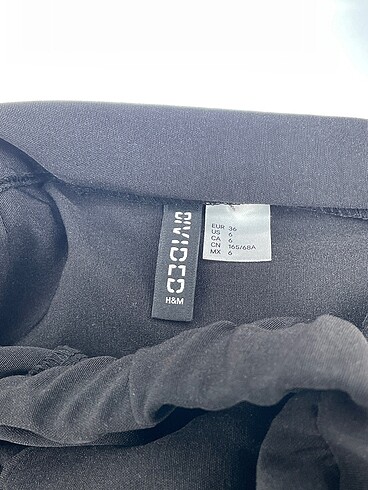 36 Beden siyah Renk H&M Mini Etek %70 İndirimli.