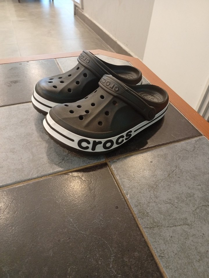 Siyah kadın Spor Tarzı Crocs Terlik - Görsel 2