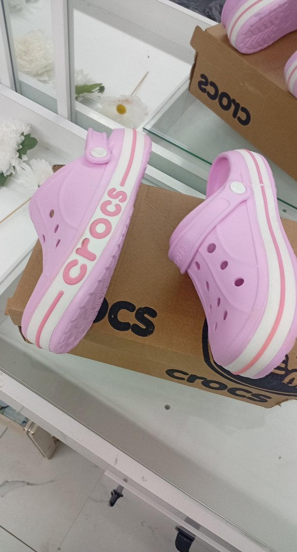 Pembe Crocs yapışkan izi olan ürün - Görsel 3