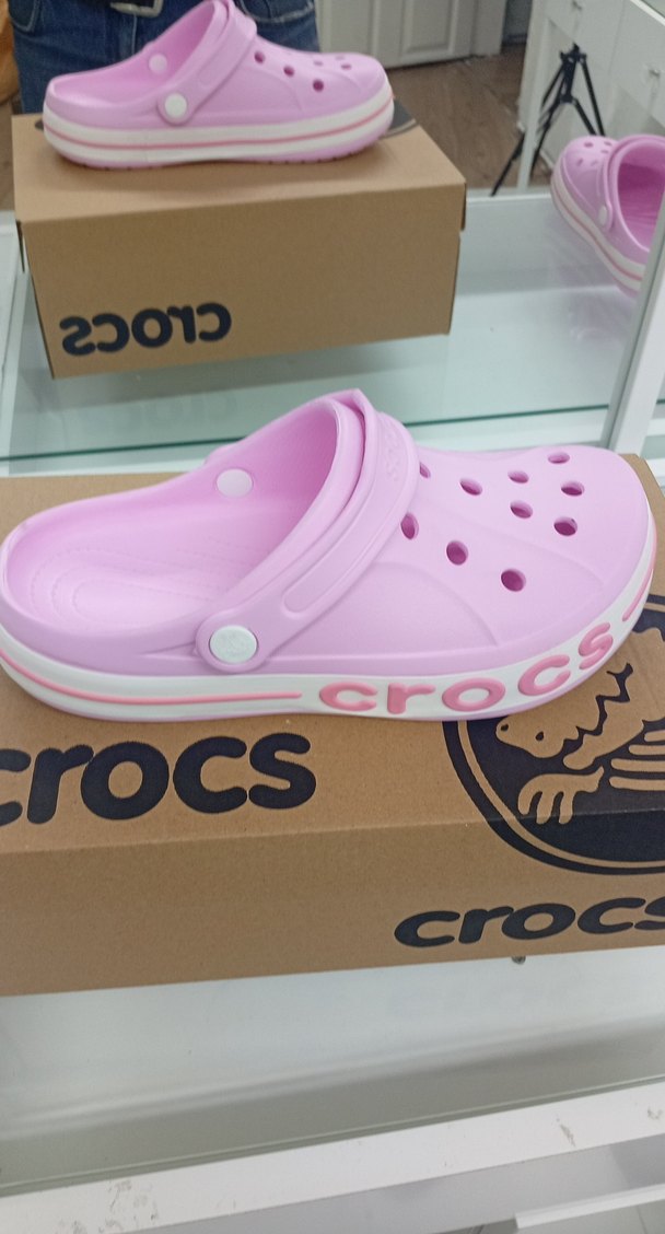Pembe Crocs kesim hatası olabilir yanbant yapışkanhatalı - Görsel 5