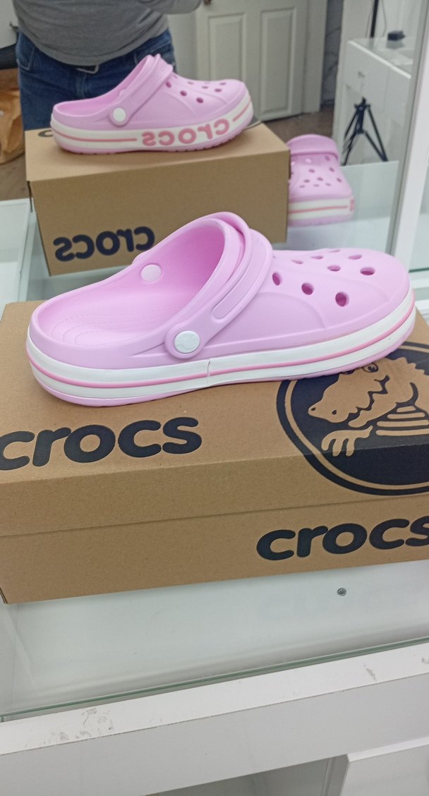 Pembe Crocs kesim hatası olabilir yanbant yapışkanhatalı - Görsel 2