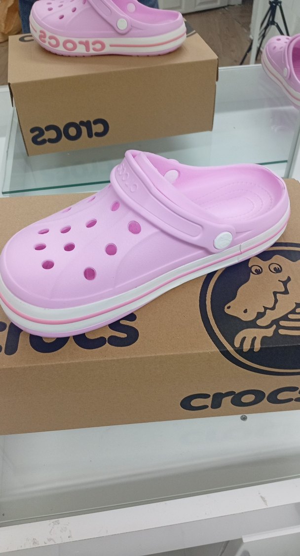 Pembe Crocs kesim hatası olabilir yanbant yapışkanhatalı - Görsel 4