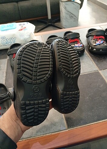 30 Beden siyah Renk Süpermen çocuk crocs terlik