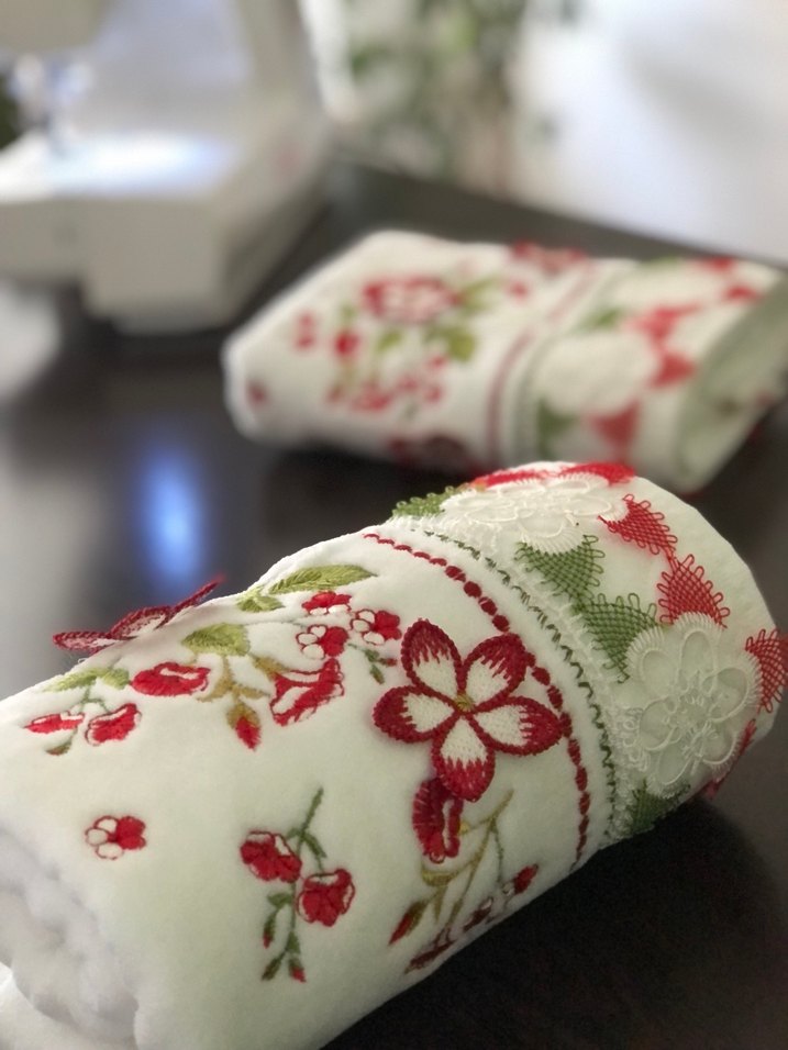 Nakışlı Beyaz Ve Renkli Havlu 1 adet - Görsel 2