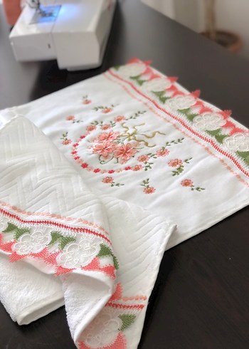 Nakışlı Beyaz Havlu Renkli Detaylarla - Görsel 5