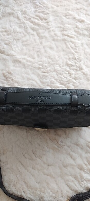 Louis Vuitton Yandan askılı çanta