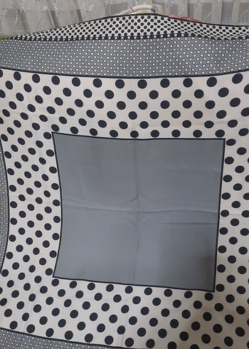 Gri Puantiyeli Fırfırlı Kadın eşarp - Görsel 2