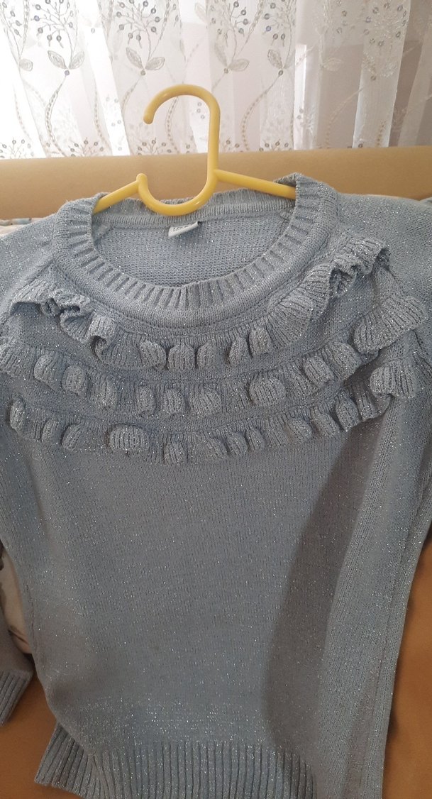 Gri Triko Fırfırlı Kadın Kazak - Görsel 3