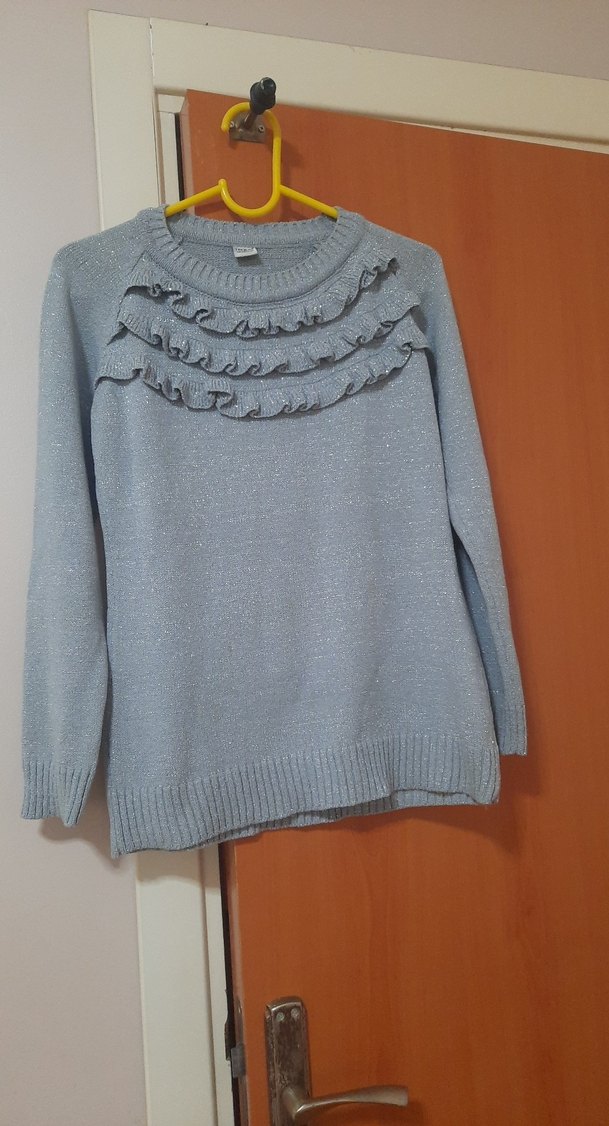 Gri Triko Fırfırlı Kadın Kazak - Görsel 2