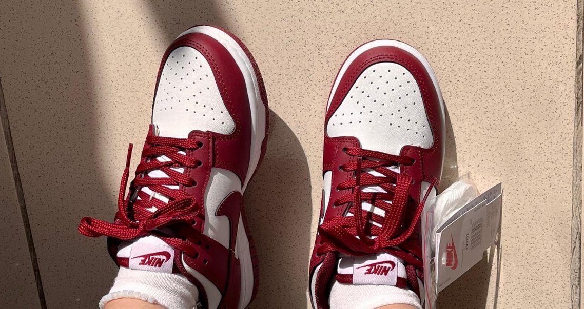 Bordo Beyaz Kadın NİKE Spor Ayakkabı - Görsel 3