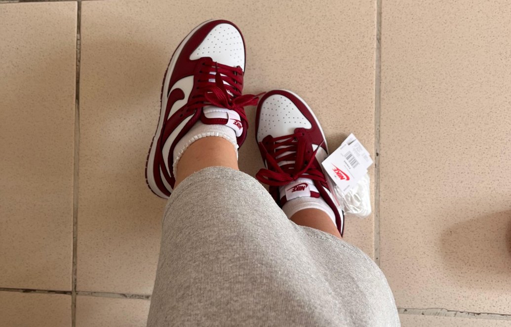 Bordo Beyaz Kadın NİKE Spor Ayakkabı - Görsel 2