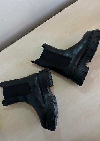 Siyah Kadın Topuklu Bot - Görsel 2