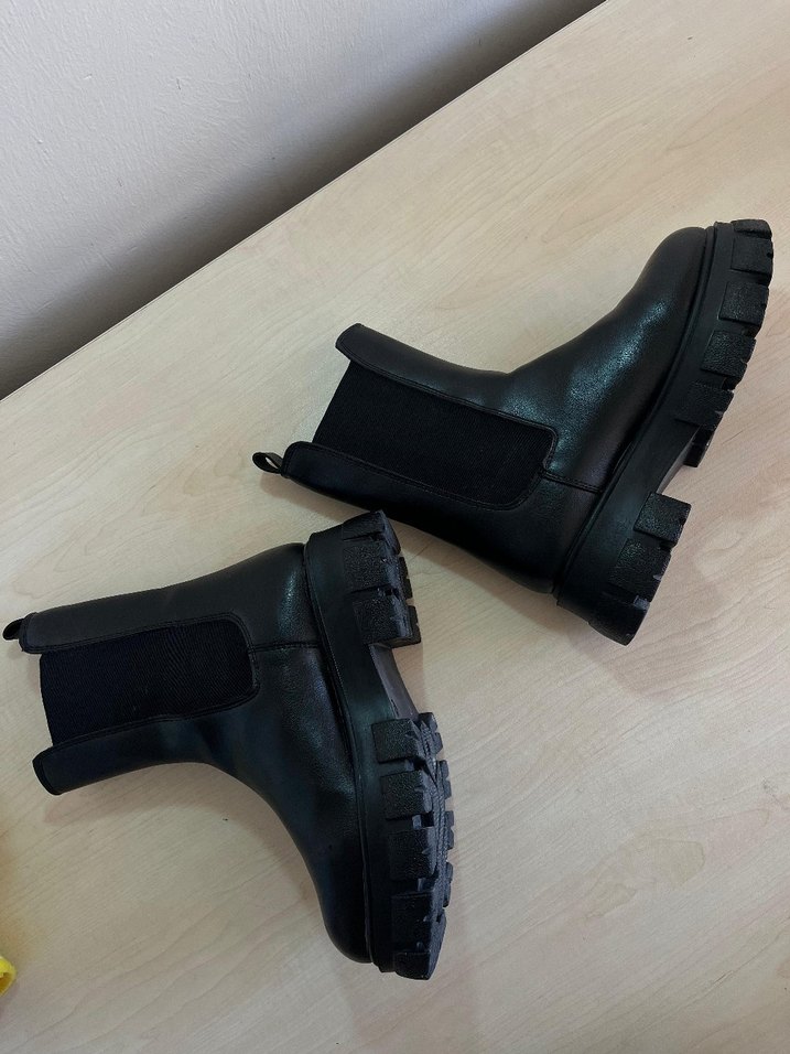 Siyah Kadın Topuklu Bot - Görsel 2