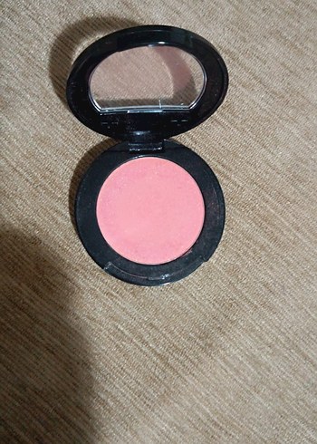 Farmasi Farmasi Pastel Pembe Allık