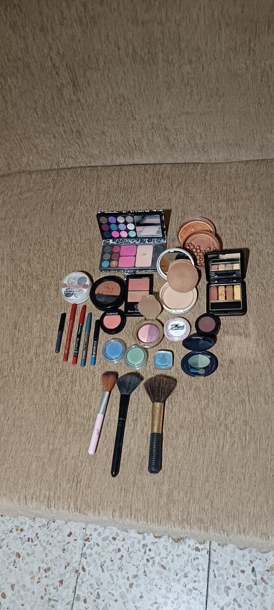 Bej Tonlarında Makyaj Ürünleri Seti - Görsel 2