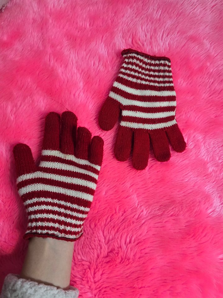 Kırmızı Çizgili Örgü Eldiven - Görsel 2