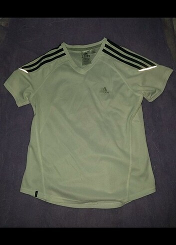 l Beden Adidas tişört