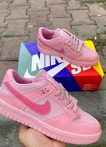 Nike Pembe nike spor ayakkabı 