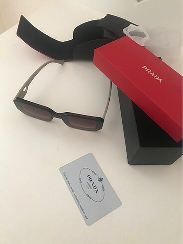 Prada güneş gözlüğü