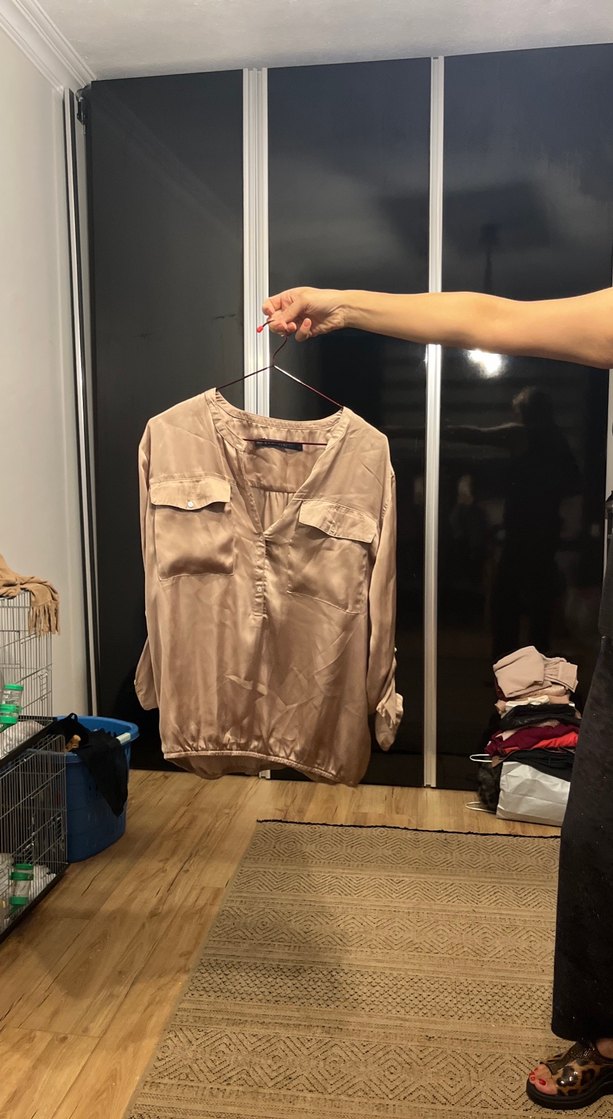 Bej Kadın Salaş V Yaka Düğmeli Gömlek - Görsel 4