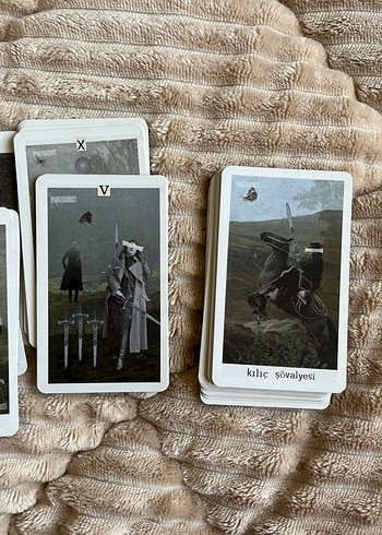 Beden Renk Büyü ve Astroloji Temalı Tarot Kartları