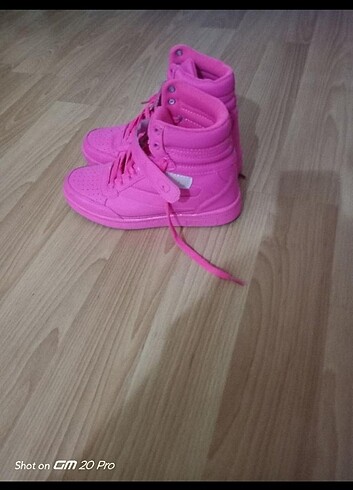 Fashion marka pembe bot