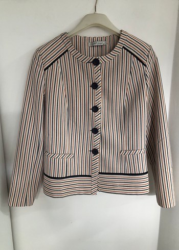 Düğmeli Çizgili Kısa Bej Kadın Blazer