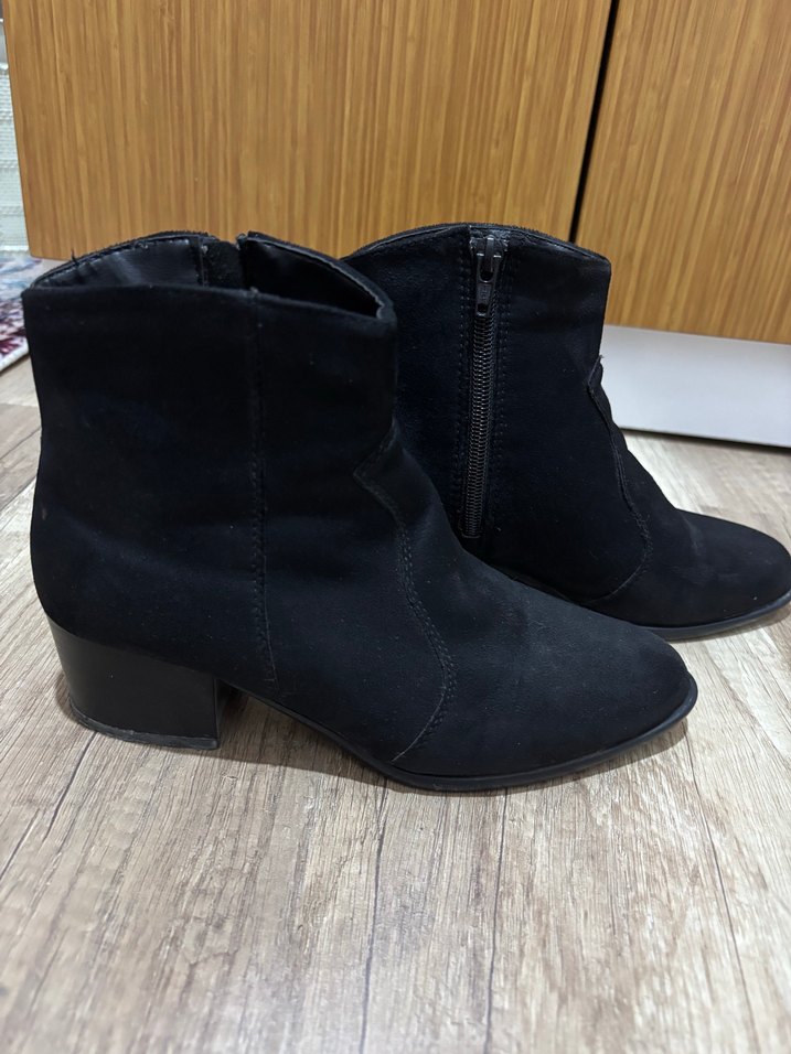 Siyah Süet Tokalı Kadın Bot - Görsel 2