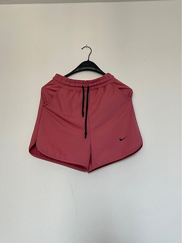 Pembe spor şort