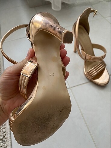 37 Beden ten rengi Renk ROSEGOLD TOPUKLU AYAKKABI