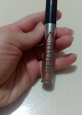 Avon Metallic nude ruj