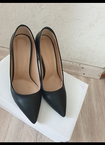 36 Beden ÇOK ŞIK VE KLASİK STİLETTO AYAKKABI