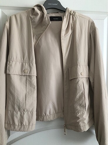 Pull and Bear Mevsimlik yağmurluk