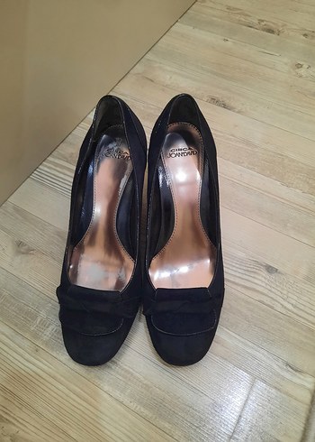 Siyah Süet Tokalı Klasik Topuklu Stiletto