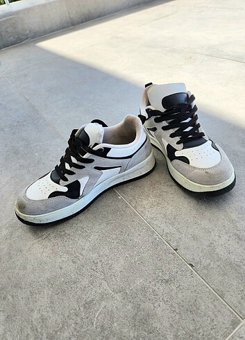 Siyah beyaz kadın sneaker spor ayakkabı 