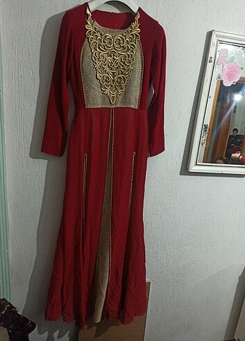 Kırmızı kına kıyafeti abiye