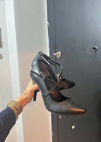 Diğer Siyah Deri Kemerli Stiletto