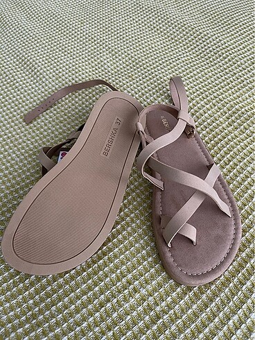 37 Beden BERSHKA sandalet