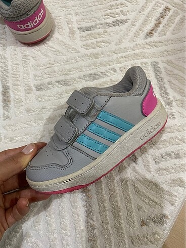 23 Beden Adidas kız çocuk ayakkabısı