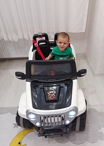 Diğer Beyaz Çocuk Akülü Jeep Arabası
