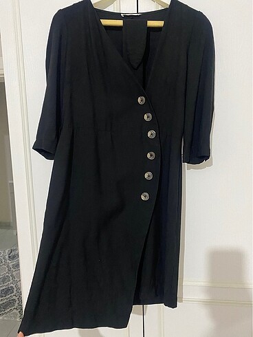Mango Siyah Kuşaklı Düğme Detay Elbise